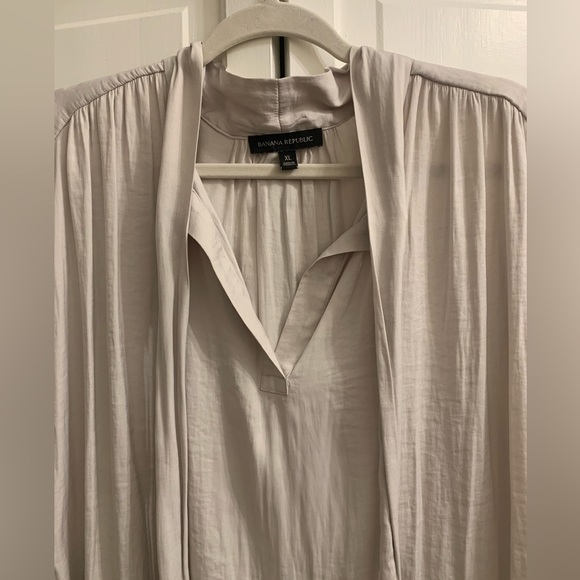 Banana Republic Gray Tie Neck Short Sleeved Shirt - Picture 2 of 4